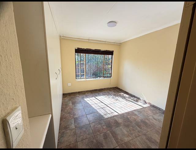 2 BEDROOM TOWNHOUSE FOR SALE IN ANDEON